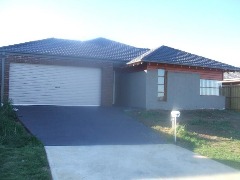 5 Tyrone Avenue, Pakenham VIC 3810