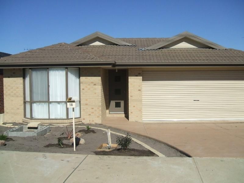 16 Bentley Court, Pakenham VIC 3810