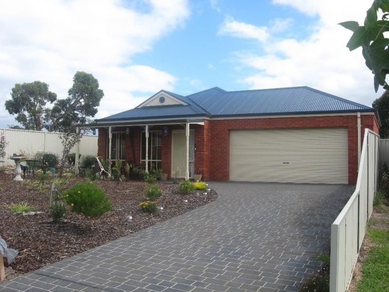 34 St Leonard Way, Pakenham VIC 3810