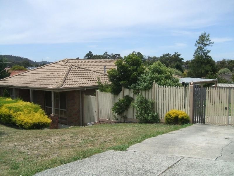 2 Union Avenue, Pakenham VIC 3810