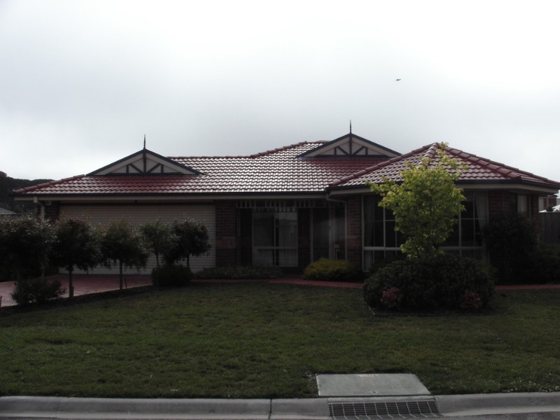 8 Springwater Crescent, Cranbourne VIC 3977