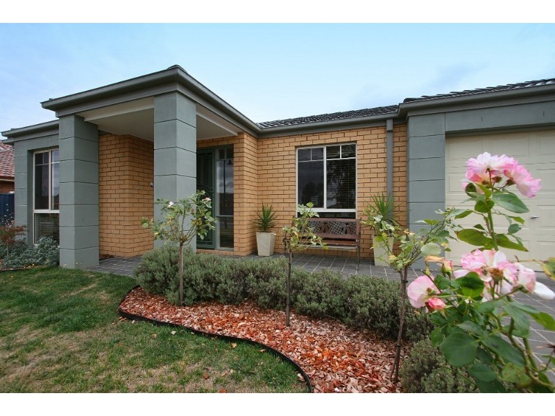 44 Scarlet Crescent, Pakenham VIC 3810