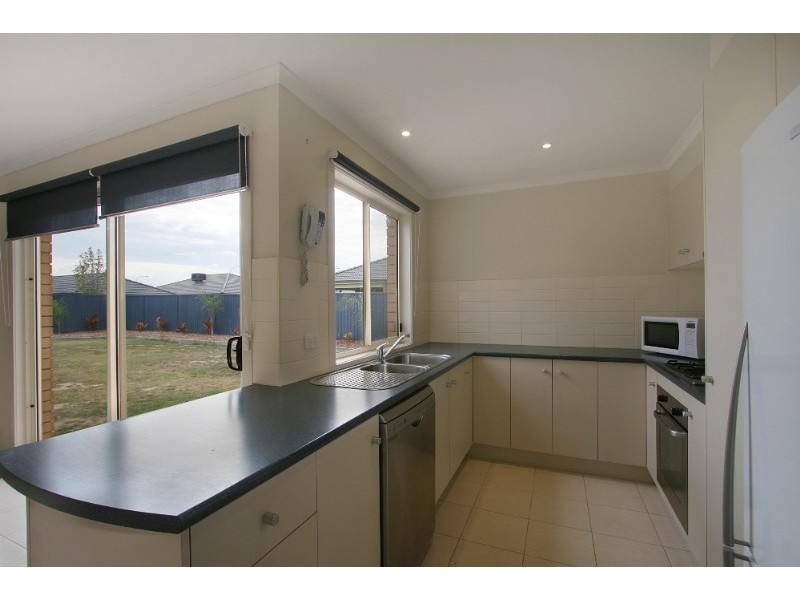 44 Scarlet Crescent, Pakenham VIC 3810