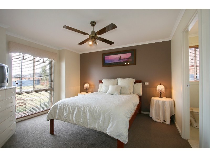 44 Scarlet Crescent, Pakenham VIC 3810