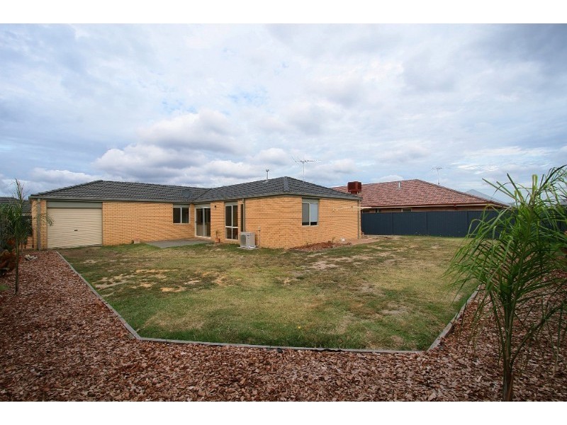 44 Scarlet Crescent, Pakenham VIC 3810