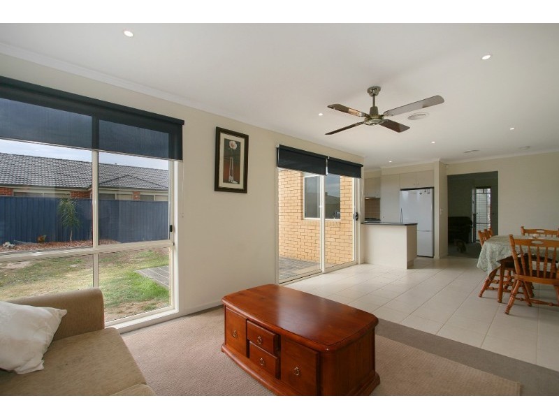 44 Scarlet Crescent, Pakenham VIC 3810
