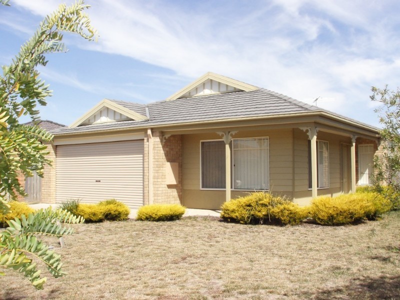 25 Gillian Place, Pakenham VIC 3810