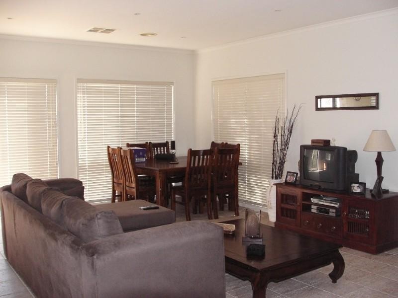 5 Flinders Chase, Pakenham VIC 3810