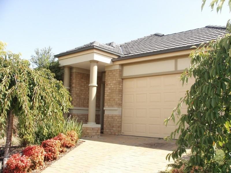 5 Flinders Chase, Pakenham VIC 3810