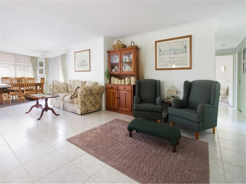 17 Emerald Drive, Meroo Meadow NSW 2540