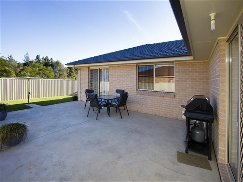 17 Emerald Drive, Meroo Meadow NSW 2540