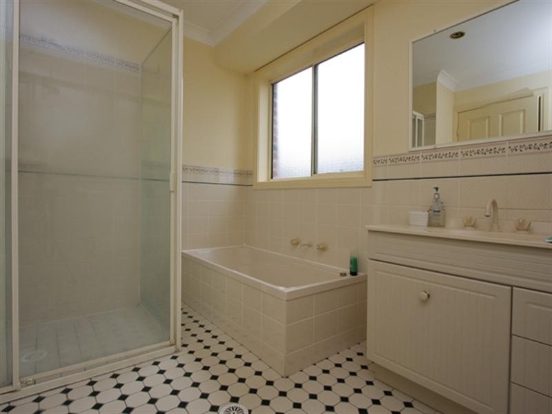 2/10 Regent Place, Bomaderry NSW 2541