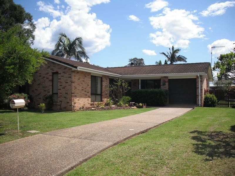 32 Ferntree Drive, Bomaderry NSW 2541