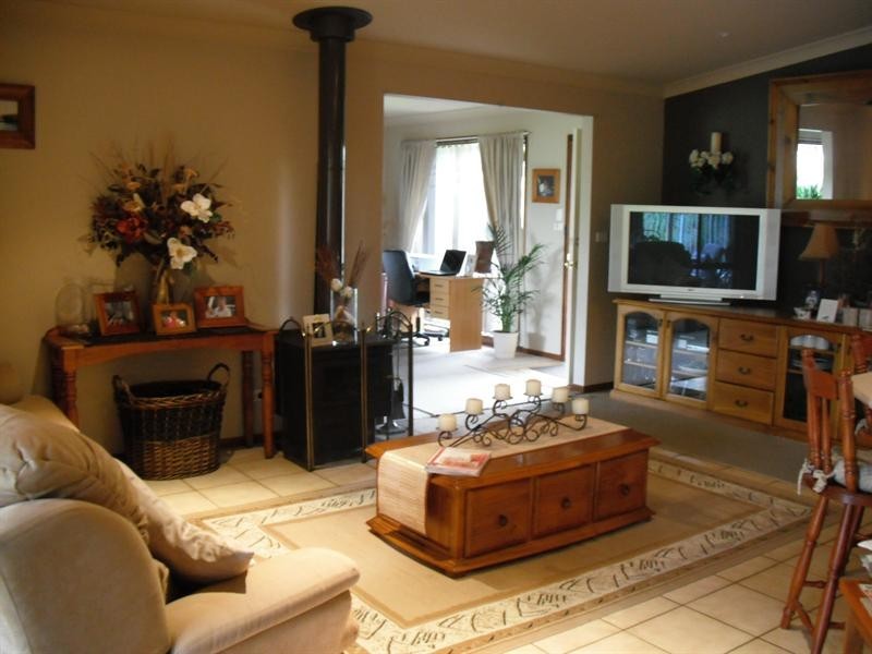 32 Ferntree Drive, Bomaderry NSW 2541