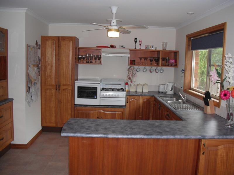 6 Chebec Close, Bomaderry NSW 2541