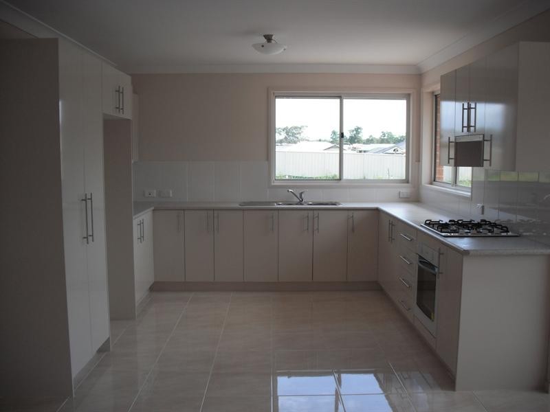 13 Hannah Place, Worrigee NSW 2540