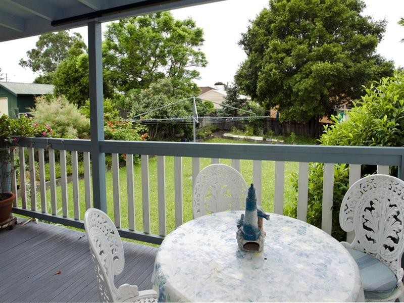 20 Brinawarr Street, Bomaderry NSW 2541