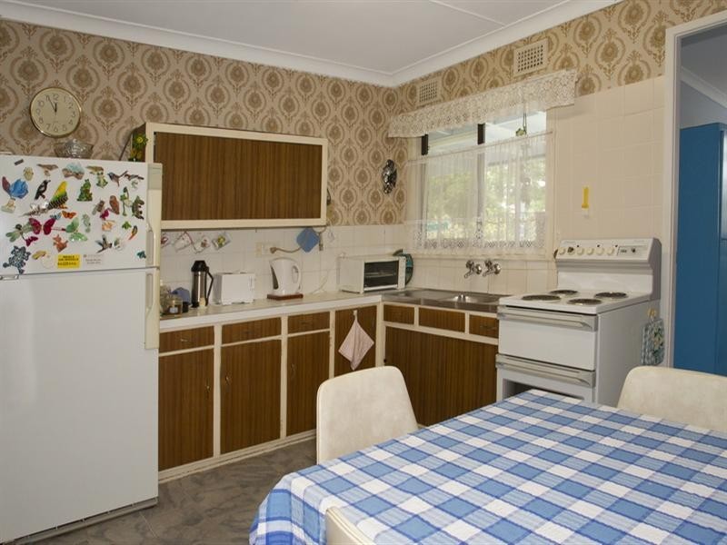 20 Brinawarr Street, Bomaderry NSW 2541