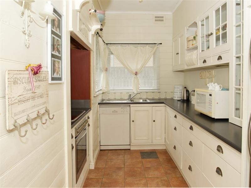 12 Bunberra Street, Bomaderry NSW 2541