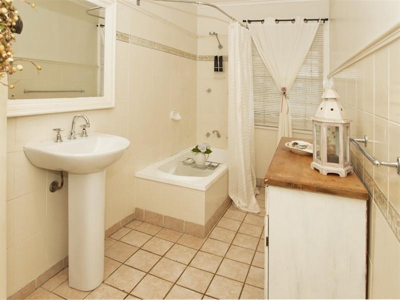 12 Bunberra Street, Bomaderry NSW 2541