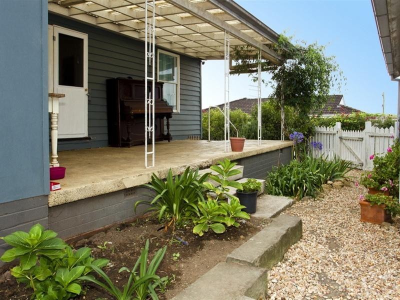12 Bunberra Street, Bomaderry NSW 2541