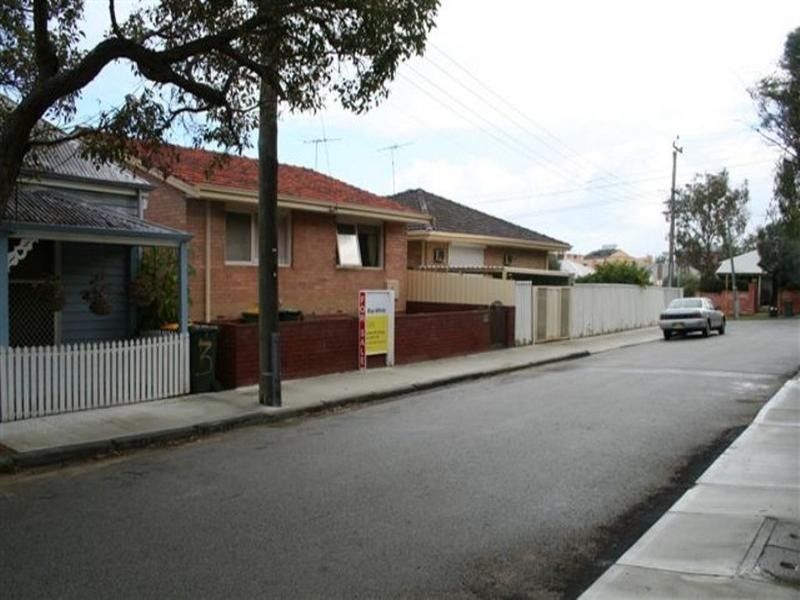 1 Reuben Street, Beaconsfield WA 6162