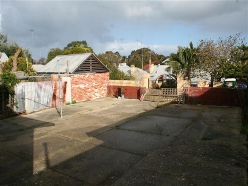 1 Reuben Street, Beaconsfield WA 6162