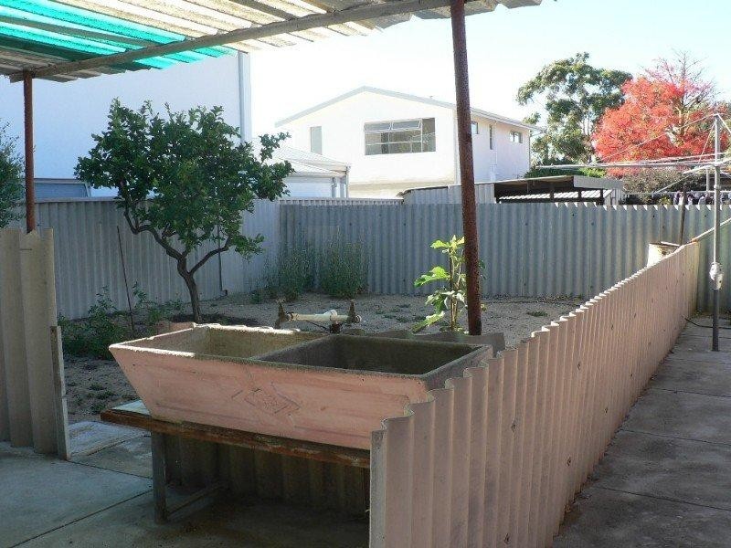 62 Wood Street, White Gum Valley WA 6162