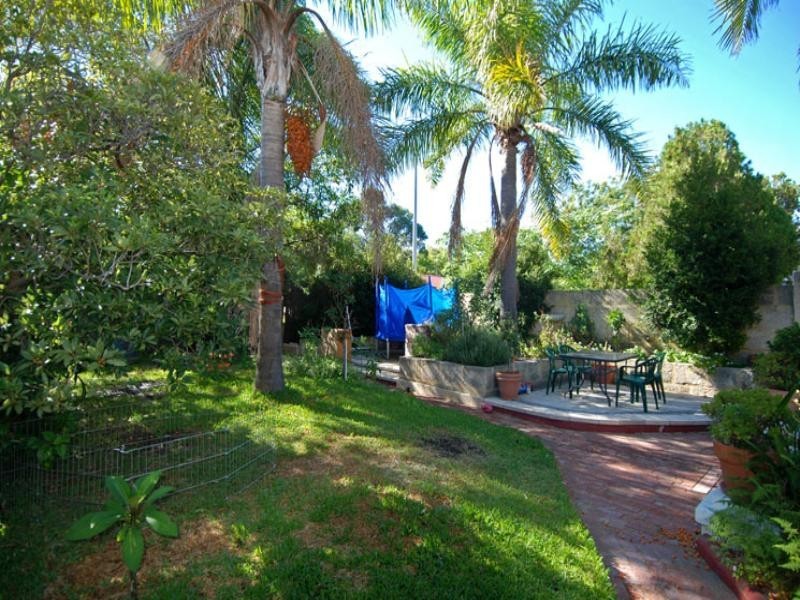 111 Hampton Road, South Fremantle WA 6162