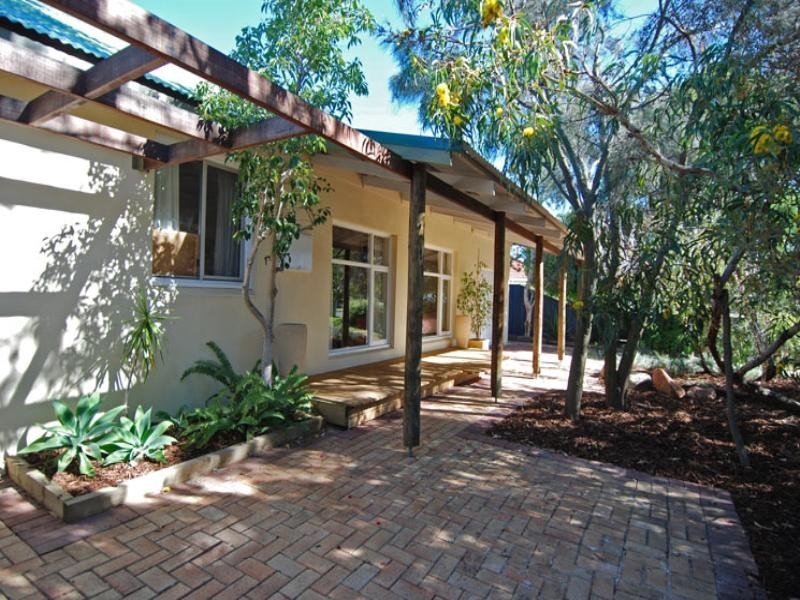 23 Kemmish Crescent, Melville WA 6156