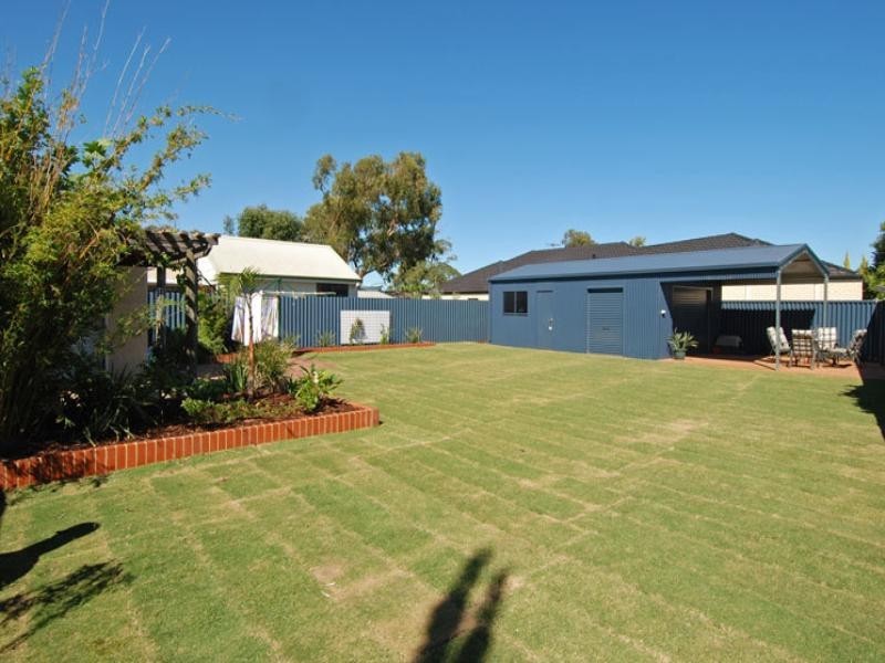 23 Kemmish Crescent, Melville WA 6156