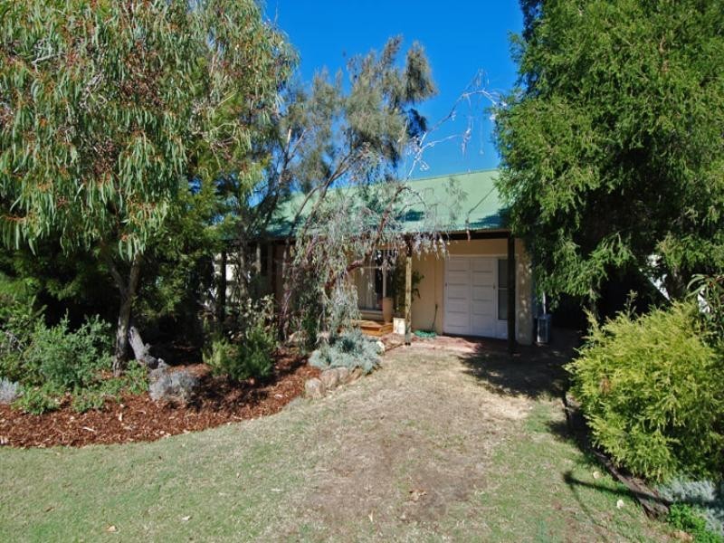 23 Kemmish Crescent, Melville WA 6156