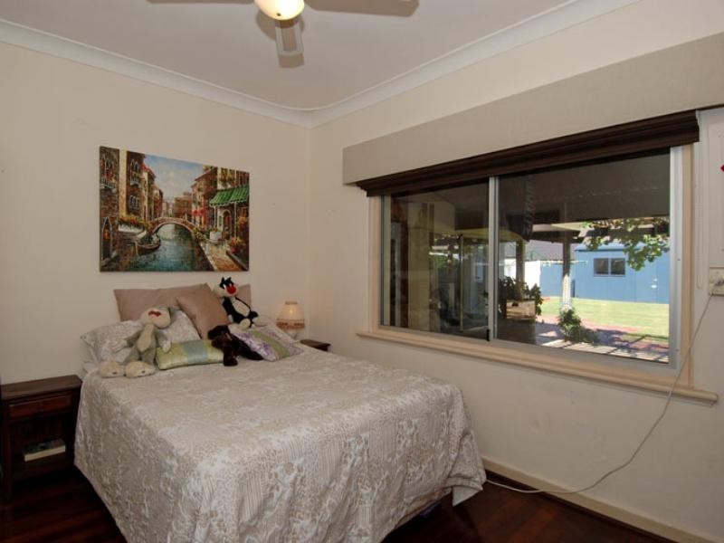 23 Kemmish Crescent, Melville WA 6156