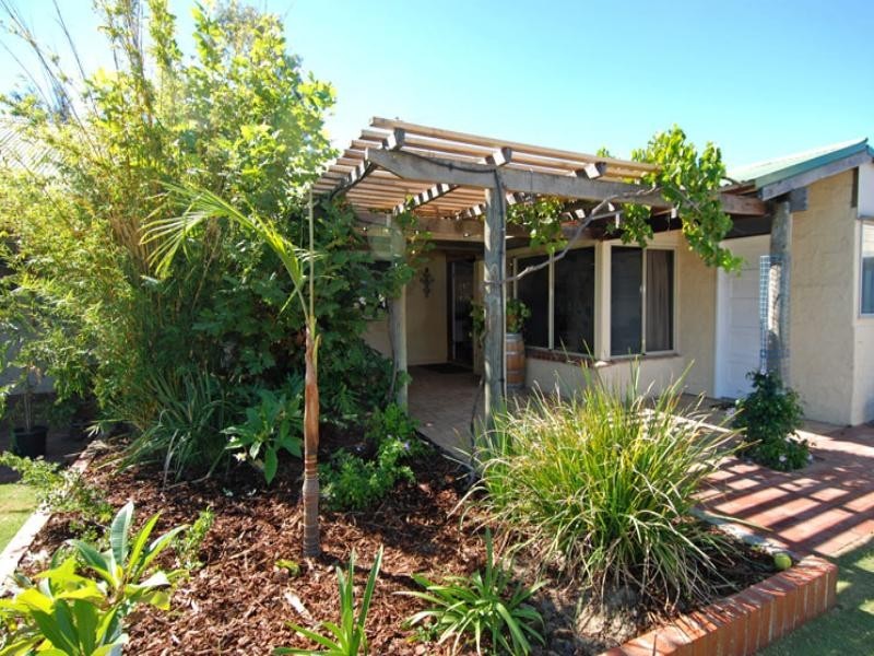 23 Kemmish Crescent, Melville WA 6156