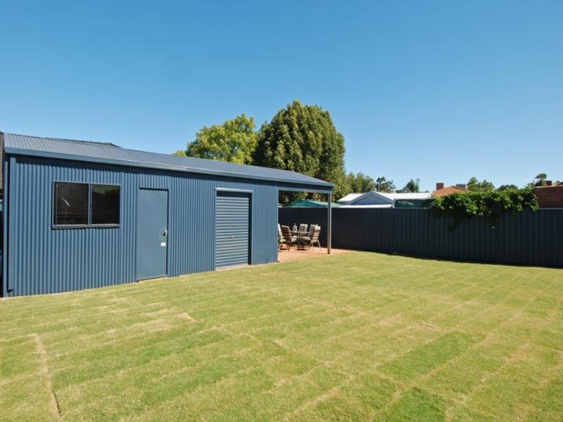 23 Kemmish Crescent, Melville WA 6156