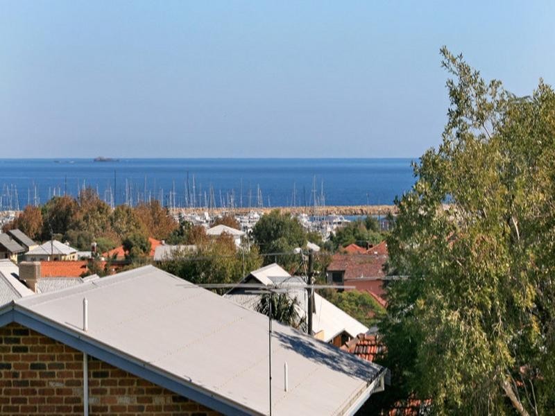 17 Trafford Street, Beaconsfield WA 6162