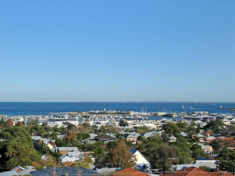 17 Trafford Street, Beaconsfield WA 6162