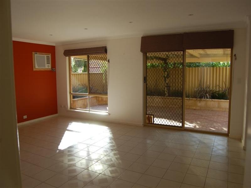 2/24 SAMSON Street, Fremantle WA 6160