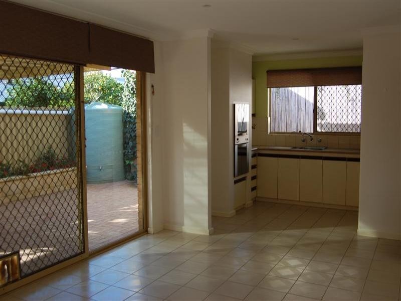 2/24 SAMSON Street, Fremantle WA 6160