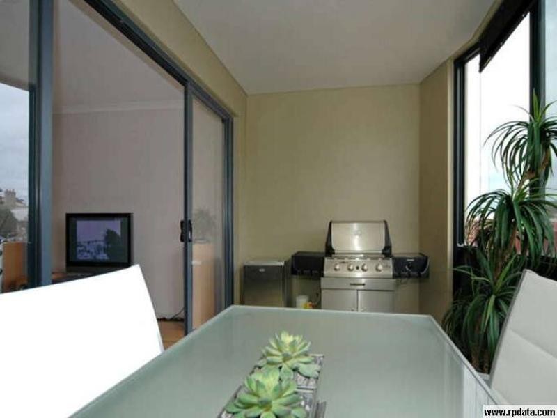 10/2-4 PENSIONER GUARD Road, North Fremantle WA 6159