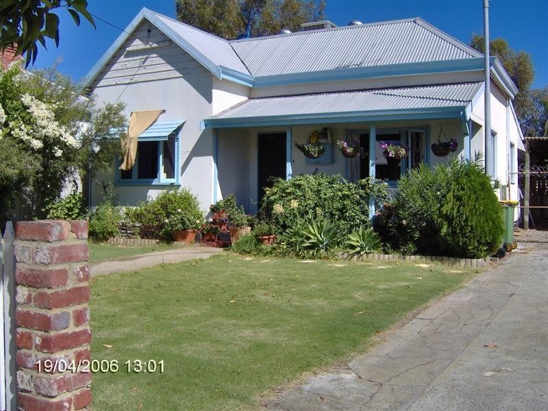 8 Leake Street, Bayswater WA 6053