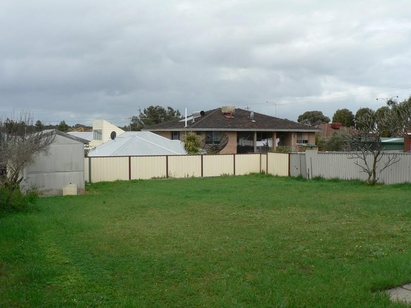 34 Sea View Street, Beaconsfield WA 6162