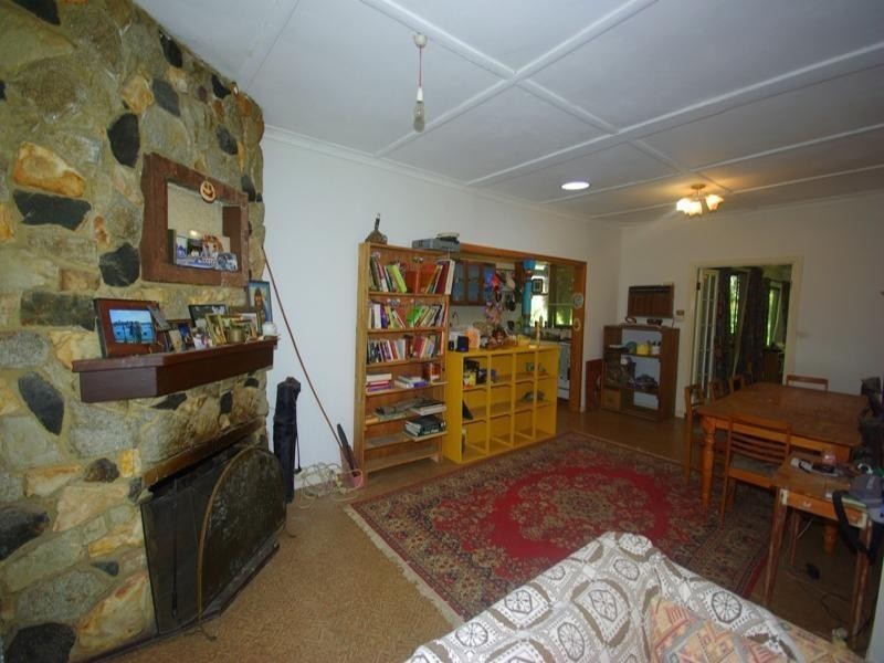 13 Hinkler Road, Kalamunda WA 6076