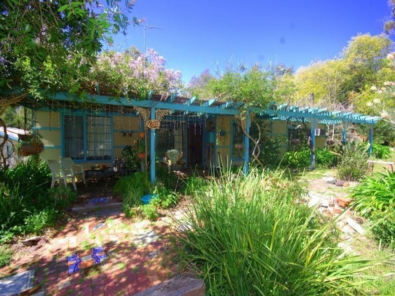 13 Hinkler Road, Kalamunda WA 6076