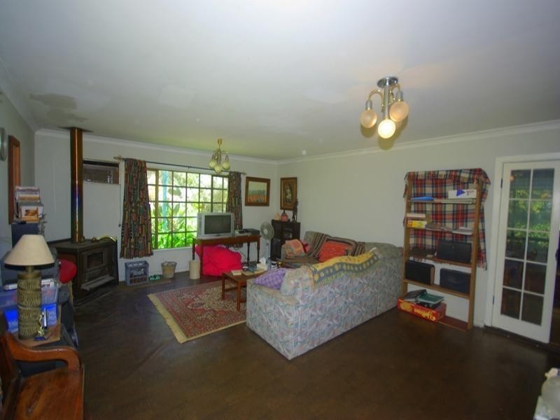 13 Hinkler Road, Kalamunda WA 6076