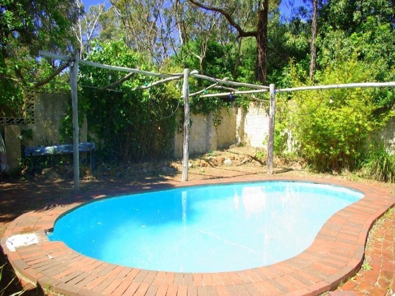 13 Hinkler Road, Kalamunda WA 6076