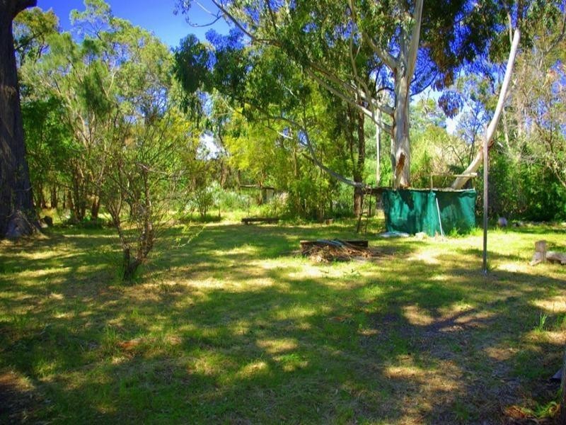 13 Hinkler Road, Kalamunda WA 6076