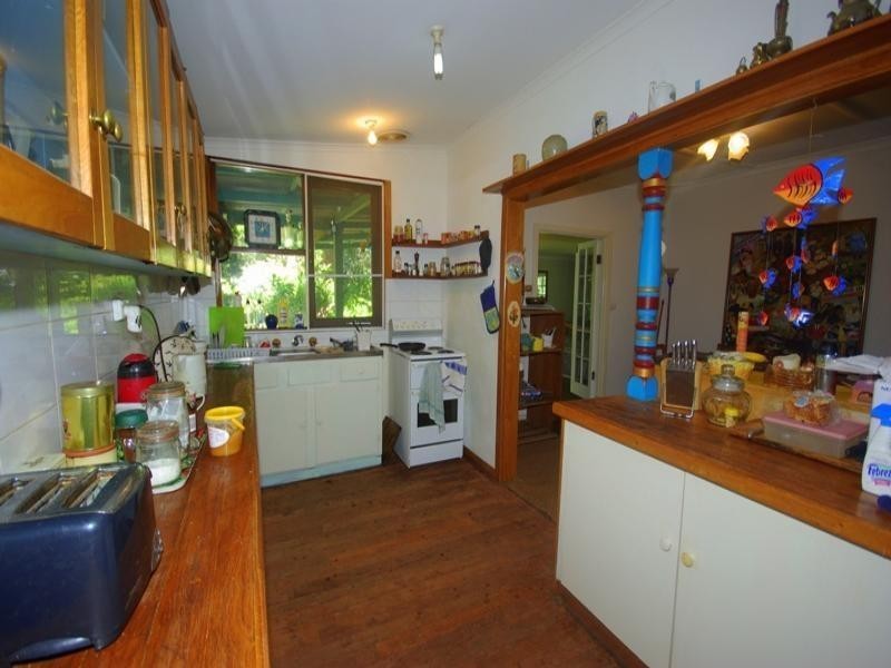 13 Hinkler Road, Kalamunda WA 6076