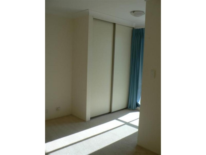 18/4 WATERWAY Court, Churchlands WA 6018