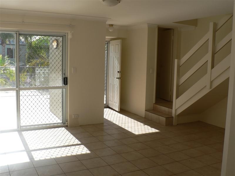 18/4 WATERWAY Court, Churchlands WA 6018